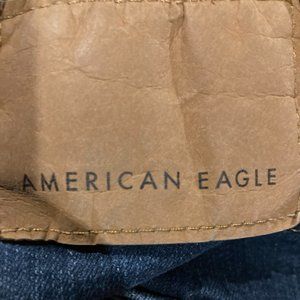 AMERICAN EAGLE DESTRESSED JEAN